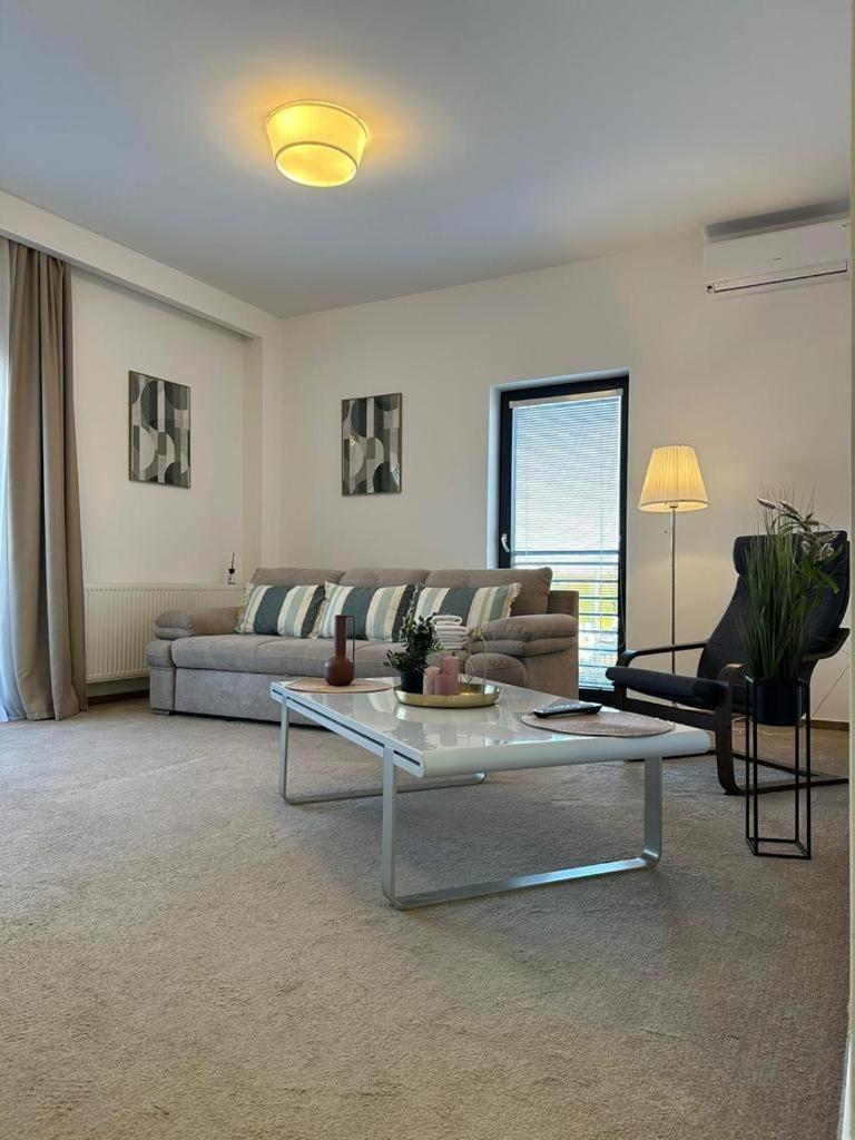 Luxury & By Glam - Parking Free Apartment *