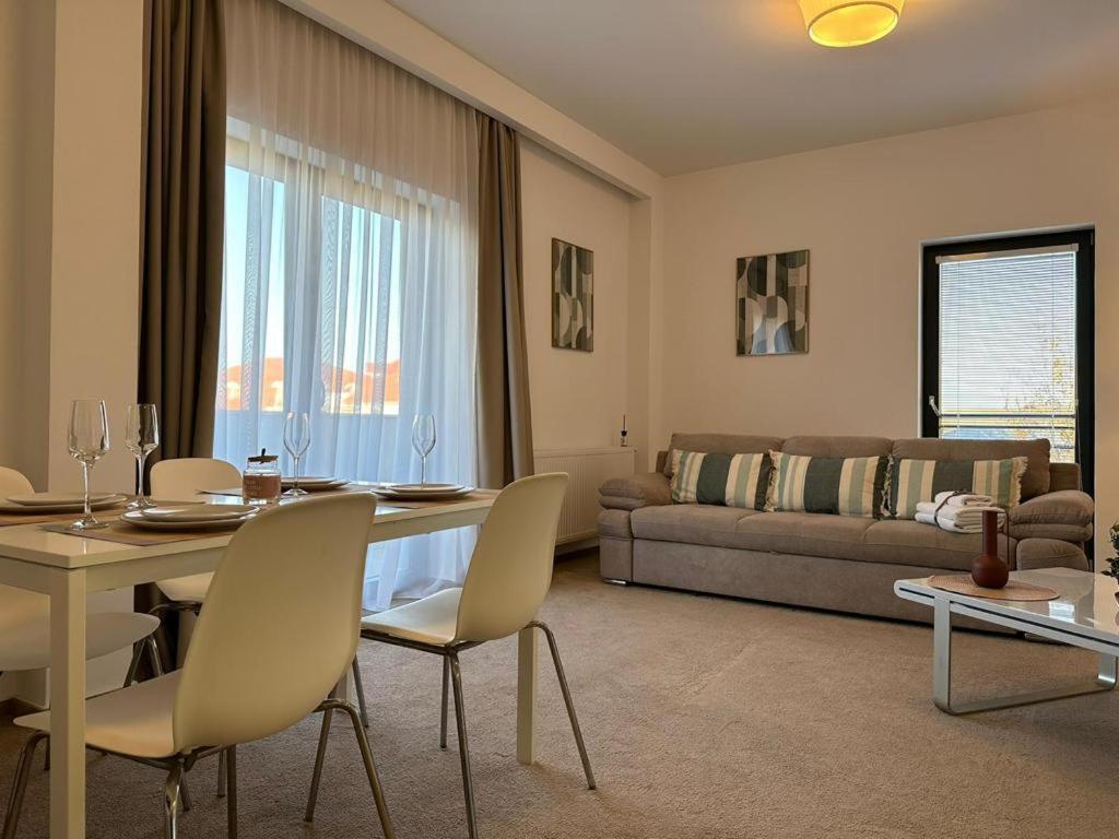 Luxury & By Glam - Parking Free Apartment