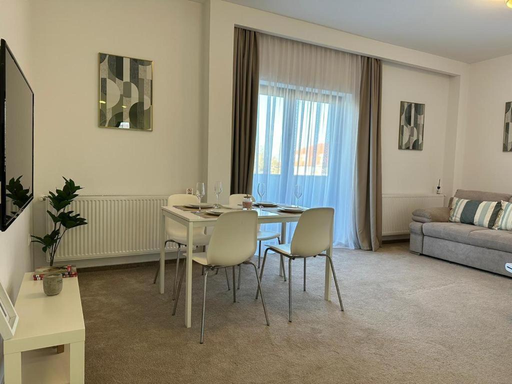 Luxury & By Glam - Parking Free Apartment