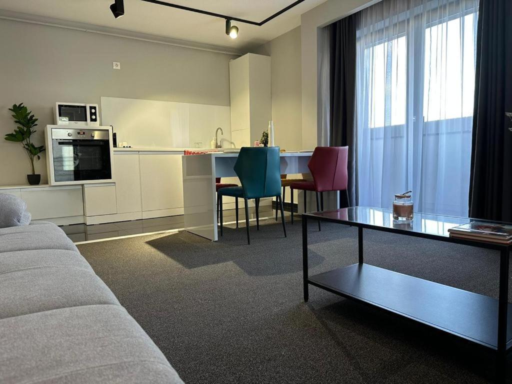Luxury & By Glam - Parking Free Apartment *